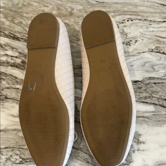 Seychelles Women's Quilted Cream Flats - Picture 8 of 10